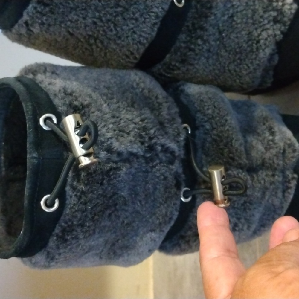 UGG BOOTS - Picture 6 of 9
